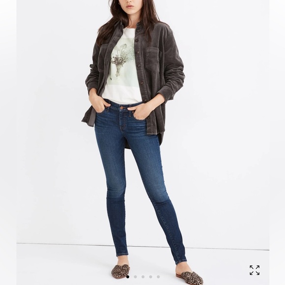 Madewell Petite 8" Skinny Jeans in Greendale Wash - Picture 5 of 14